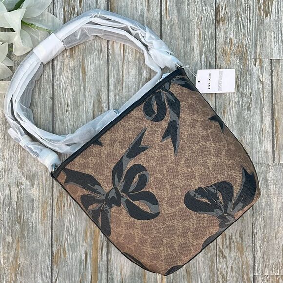 Coach City Bucket Bag Crossbody In Signature Canvas With Bow Print Purse - Picture 1 of 13